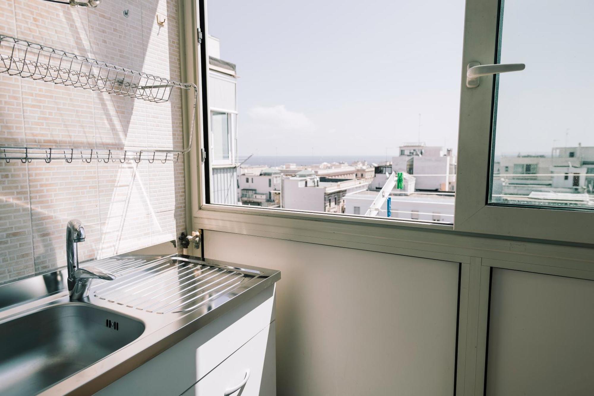 Bari Central Suite - Central Apartment With Sea View - Бари Экстерьер фото