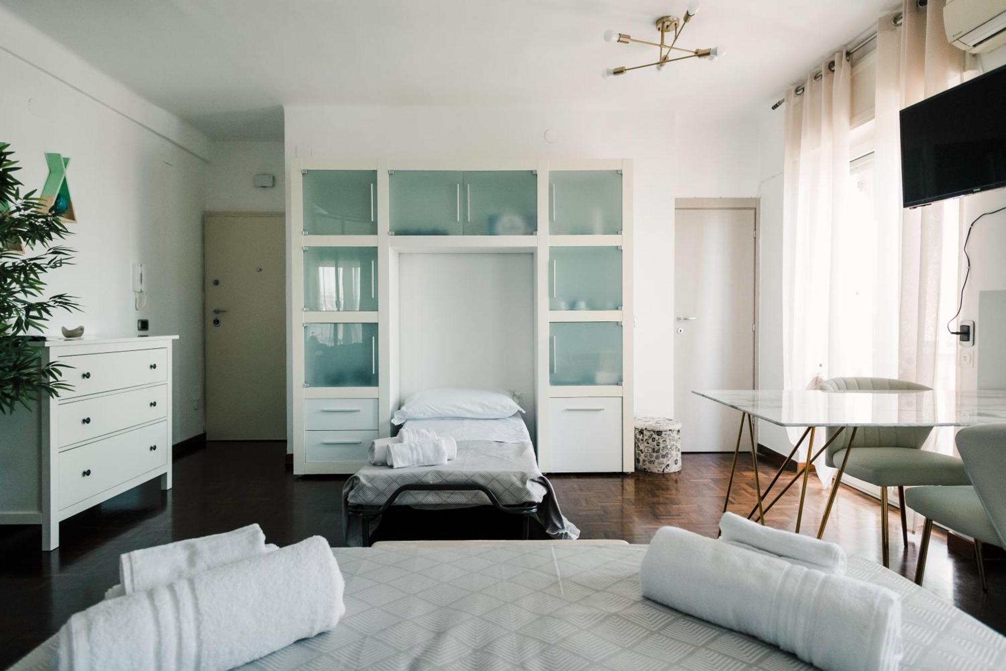 Bari Central Suite - Central Apartment With Sea View - Бари Экстерьер фото